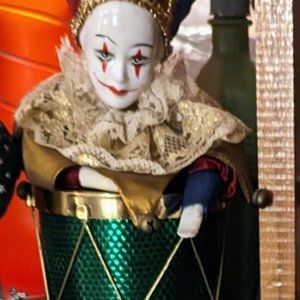 Porcelain clown music box late year '80s